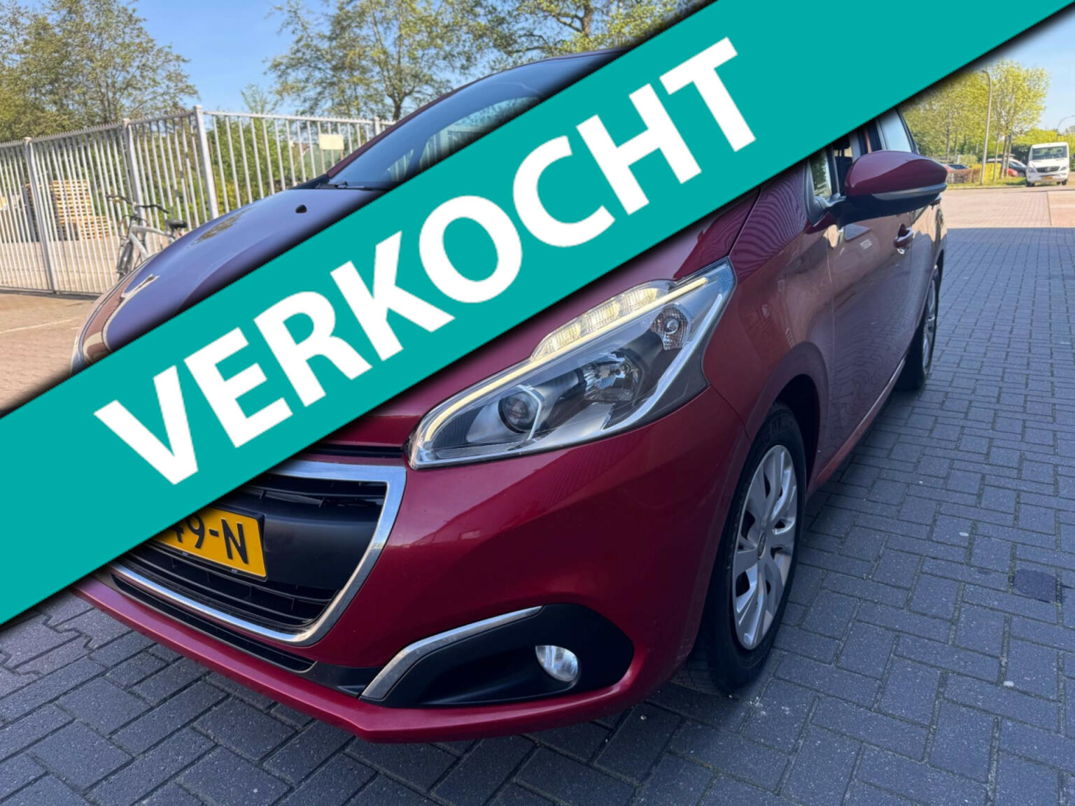 Peugeot-208-0